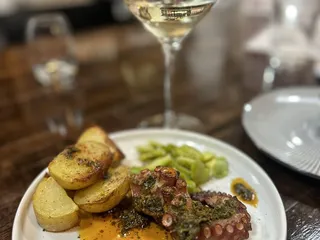 Pequeños Tapas and Wine Bar