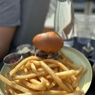 Rooftop Pool: poolside food