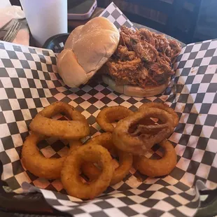 Pulled pork sandwich