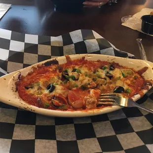 Crust-less pizza (supreme).