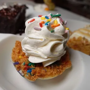food, cupcakes, dessert