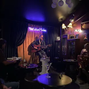 Maui Musician - Anthony Pfluke Performance!