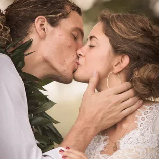 Wedding portrait at Kawailoa Ranch on the North Shore of Oahu
