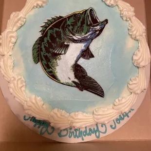 Was supposed to have a hand drawn bass NOT a "edible image " an the Happy Birthday ON the cake