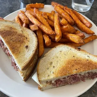 Today I had the Rueben with sweet potato fries. Perfect!