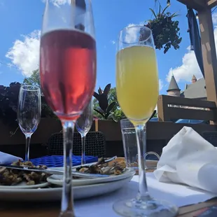 Cranberry &amp; Pineapple Mimosas