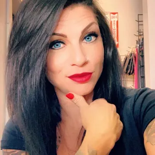 Nikki G.