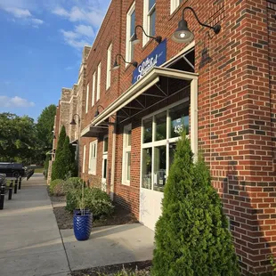 Outside, nice ambiance, food wasn&apos;t great