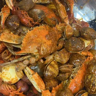 Blue crab/ clams/ crawfish/ sausage/boiled egg