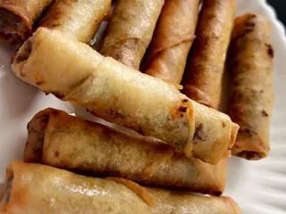 Mama V’s Lumpia