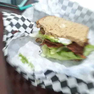 1/2 CA BLT