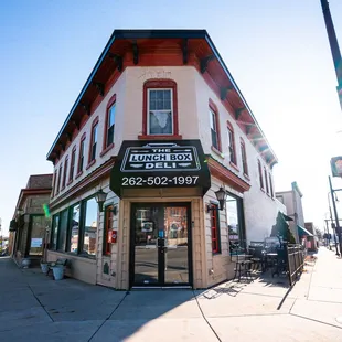 the outside of a restaurant