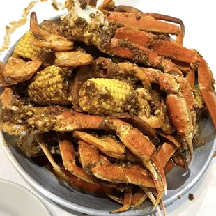 a bowl of cooked crabs