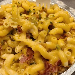 Jalapeño bacon mac n cheese