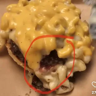 the cheeseburger with macaroni and cheese