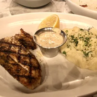 Red fish with cheddar jalapeño grits