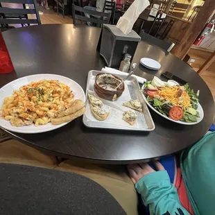 Buffalo chicken Mac and cheese and house salad