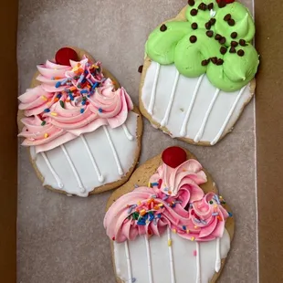 Sugar cookies decorated like cupcakes.