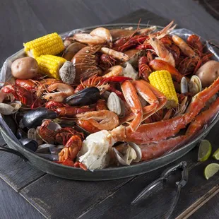 Mad Claw Family Bucket