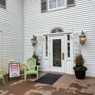 Exterior (Entrance of restaurant)