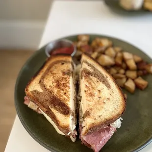 Ruben on rye toast and a side of home fries