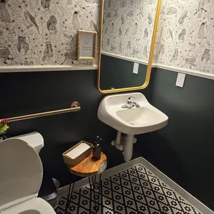 The cutest little bathroom, I really thought the wallpaper was adorable.