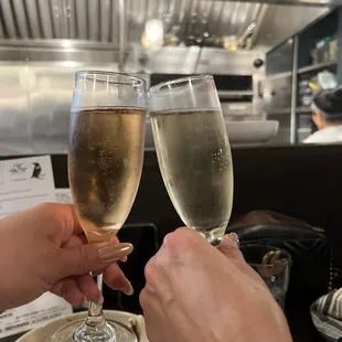 Sparkling rose &amp; champagne