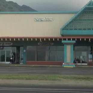 One side of the marketplace. Facing the ocean.