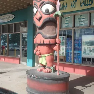 Statue in front of the Makaha Art Gallery
