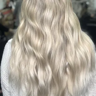 Laci at the mane room is awesome! Look at my blonde hair. These ladies at the mane room are absolutely amazing.