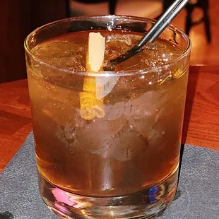 Sweet Sweet Nothing (Bulleit Bourbon, Plantation Dark Rum, Cinnamon Simple, Brown Sugar).