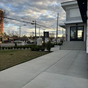 Nice to see a clean landscaped front grounds.