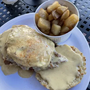 Fried Chicken Eggs Benedict