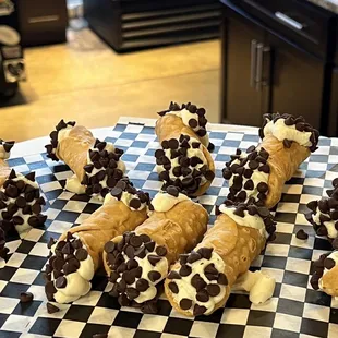 Geno makes cannolis!!!!!