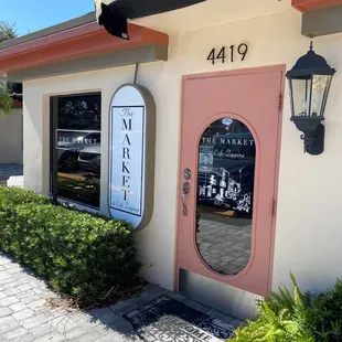 Entrance 1/2