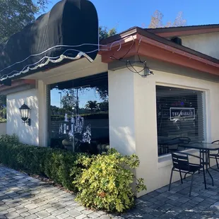 the outside of the restaurant