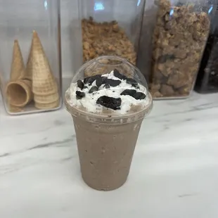 Creams-in-betweens milkshake with delicious chocolate sandwich cookie topping.