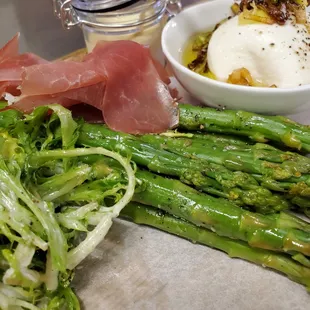 Poached asparagus and burrata cheese with roasted leeks, prosciutto, and fresh spring mix