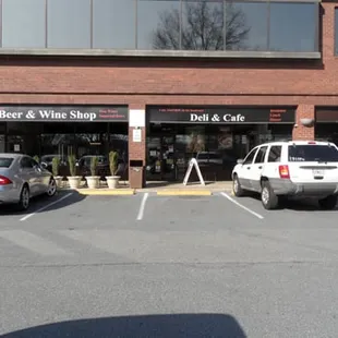 Market on the boulevard, view from parking lot