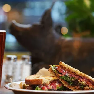 Handcrafted sandwiches, salads and Northwest brews on tap.