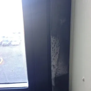 Hard to heat your apartment when the windows and growing ice.