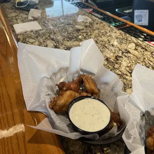 chicken wings and dip