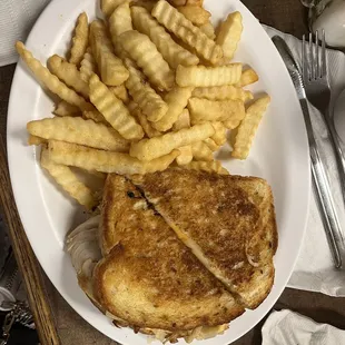 Turkey rueben, fries