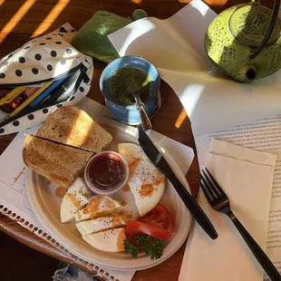 Gourd maté, poached egg with toast.