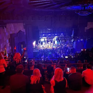People can stand and dance upstairs