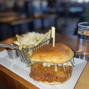 food, chicken wings and fried chicken