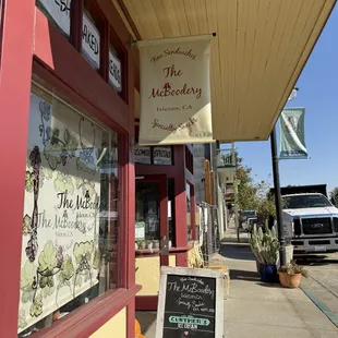 Come here! It's the bomb!