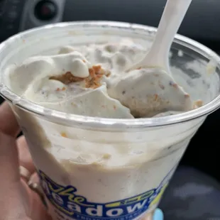 Butterfinger &amp; cookie dough artic swirl
