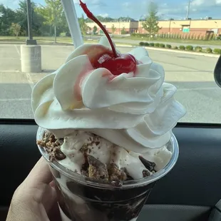 Peanut butter cup sundae