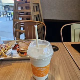 SNICKERDOODLE SHAKE